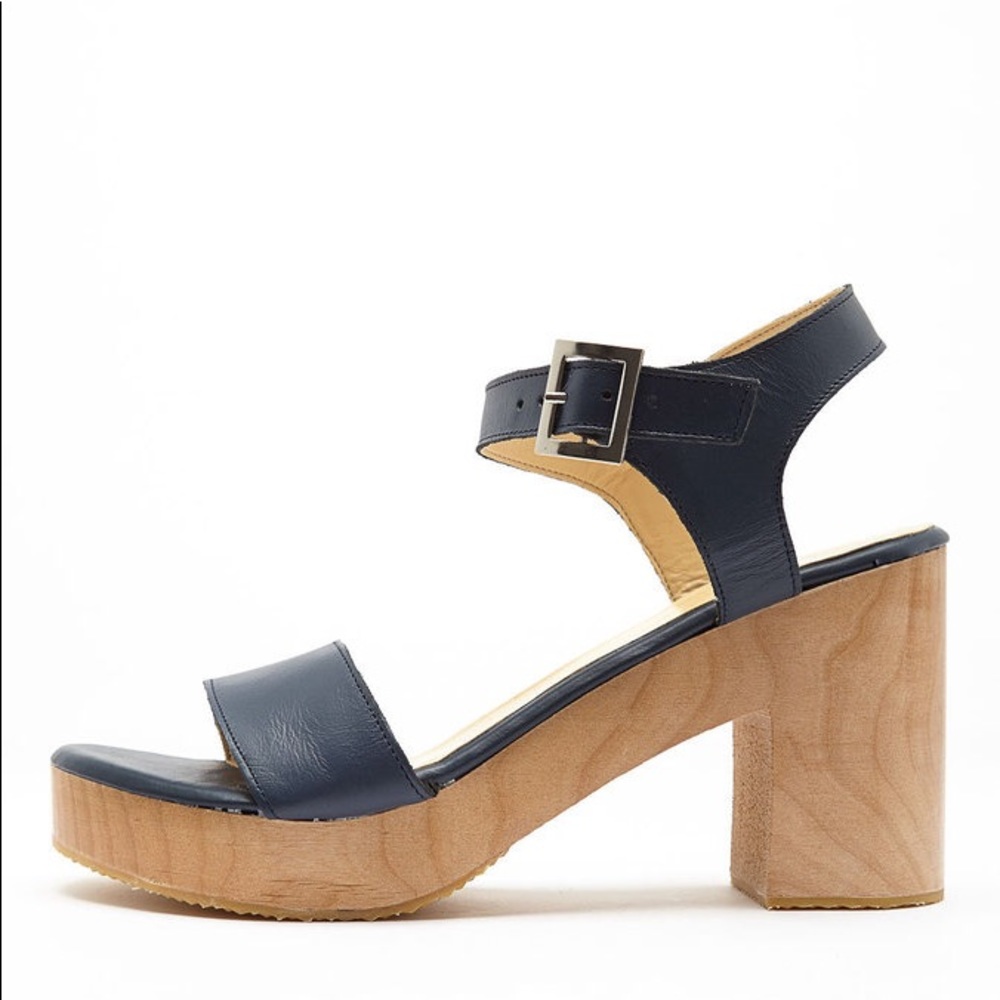 American Apparel 🌸  Wooden Heels (Navy/Natural) ✨